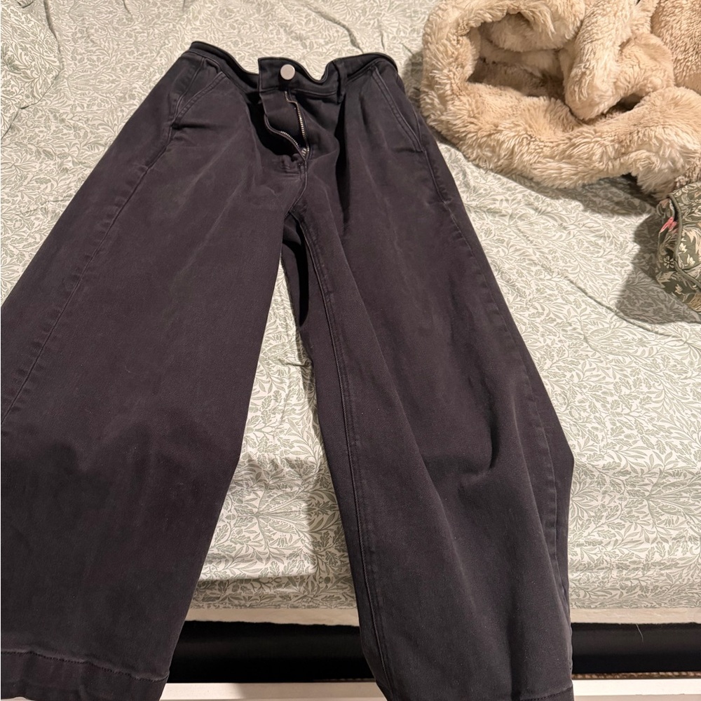 Everlane 
Women’s black Chinos
